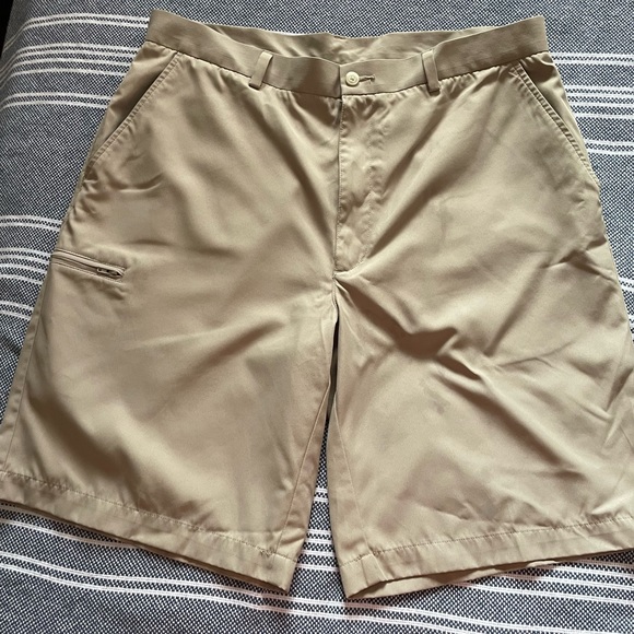 Mens Golf shorts - Picture 1 of 2